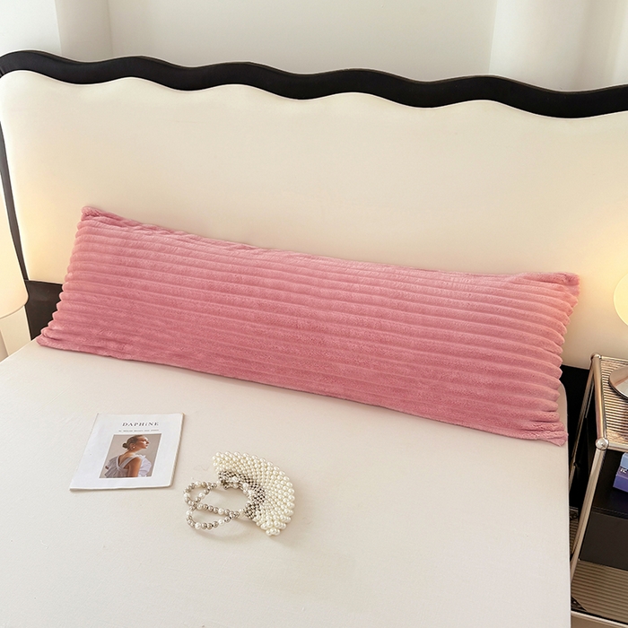 91家纺网 家纺一手货源 找家纺 圣比熊 2025新款法莱绒双人枕套牛奶绒加长法兰绒枕芯套兔毛绒雪花绒枕头套-抽条 法莱绒抽条-云梦粉