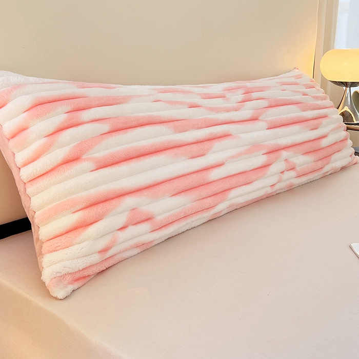 91家纺网 家纺一手货源 找家纺 圣比熊 2025新款法莱绒双人枕套牛奶绒加长法兰绒枕芯套兔毛绒雪花绒枕头套-抽条 法莱绒抽条-梦幻樱粉