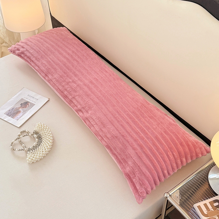 91家纺网 家纺一手货源 找家纺 圣比熊 2025新款法莱绒双人枕套牛奶绒加长法兰绒枕芯套兔毛绒雪花绒枕头套-抽条 法莱绒抽条-云梦粉