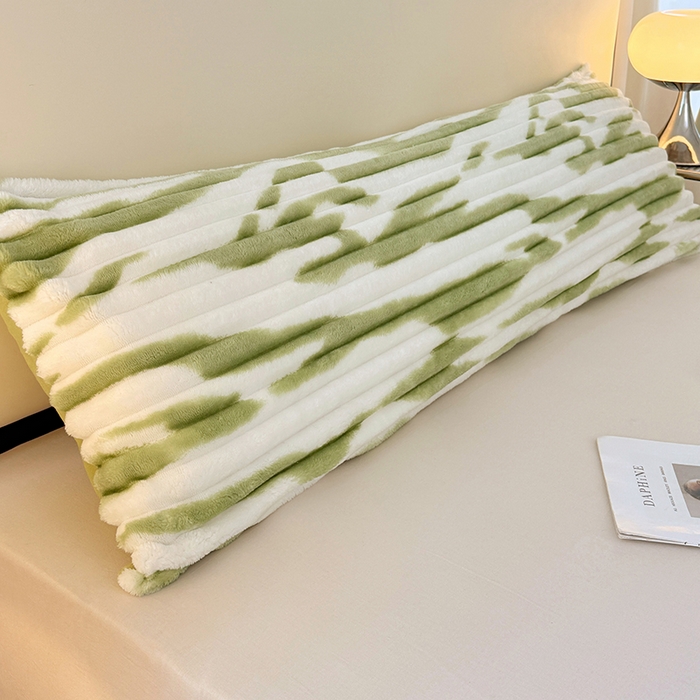 91家纺网 家纺一手货源 找家纺 圣比熊 2025新款法莱绒双人枕套牛奶绒加长法兰绒枕芯套兔毛绒雪花绒枕头套-抽条 法莱绒抽条-梦幻果绿