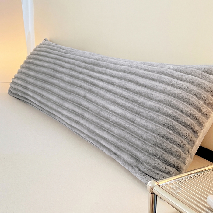 91家纺网 家纺一手货源 找家纺 圣比熊 2025新款法莱绒双人枕套牛奶绒加长法兰绒枕芯套兔毛绒雪花绒枕头套-抽条 法莱绒抽条-烟雨灰