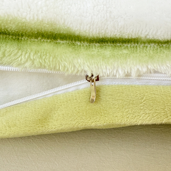 91家纺网 家纺一手货源 找家纺 圣比熊 2025新款法莱绒双人枕套牛奶绒加长法兰绒枕芯套兔毛绒雪花绒枕头套-抽条 法莱绒抽条-梦幻果绿