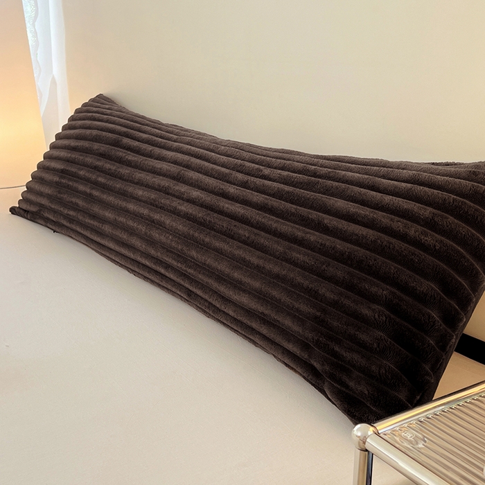 91家纺网 家纺一手货源 找家纺 圣比熊 2025新款法莱绒双人枕套牛奶绒加长法兰绒枕芯套兔毛绒雪花绒枕头套-抽条 法莱绒抽条-咖啡色