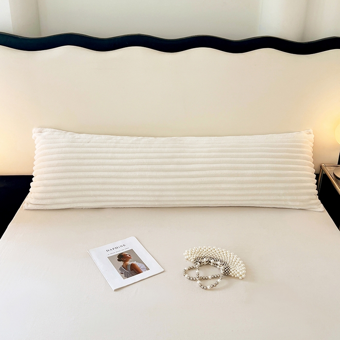 91家纺网 家纺一手货源 找家纺 圣比熊 2025新款法莱绒双人枕套牛奶绒加长法兰绒枕芯套兔毛绒雪花绒枕头套-抽条 法莱绒抽条-晨曦白