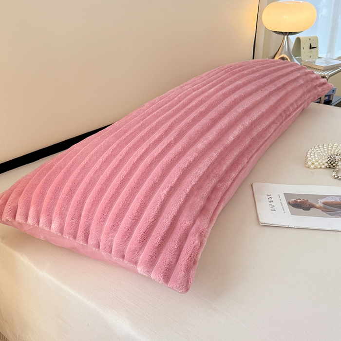 91家纺网 家纺一手货源 找家纺 圣比熊 2025新款法莱绒双人枕套牛奶绒加长法兰绒枕芯套兔毛绒雪花绒枕头套-抽条 法莱绒抽条-云梦粉