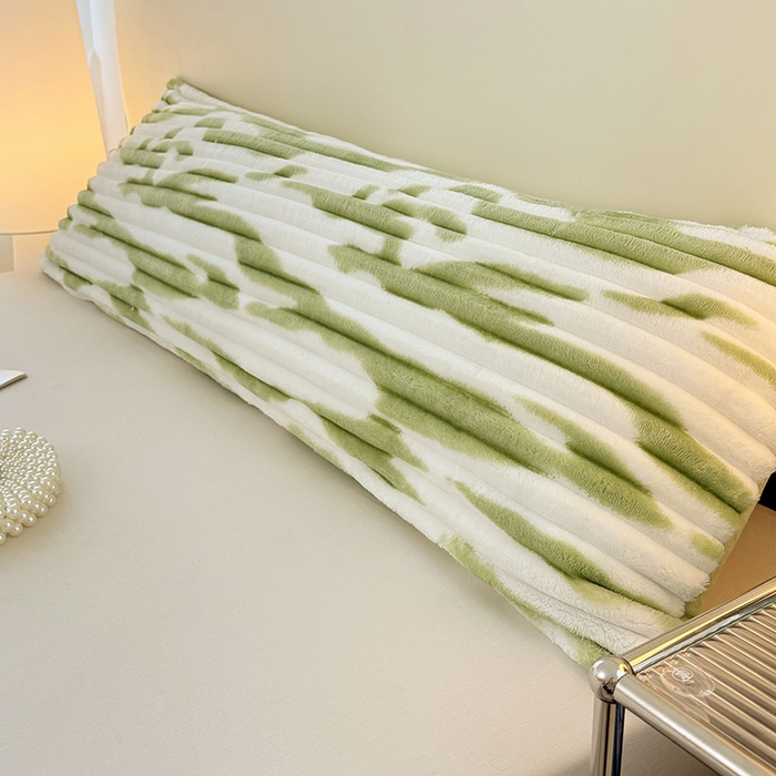 91家纺网 家纺一手货源 找家纺 圣比熊 2025新款法莱绒双人枕套牛奶绒加长法兰绒枕芯套兔毛绒雪花绒枕头套-抽条 法莱绒抽条-梦幻果绿