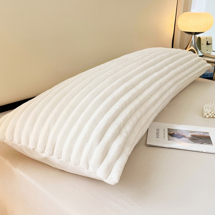 91家纺网 家纺一手货源 找家纺 圣比熊 2025新款法莱绒双人枕套牛奶绒加长法兰绒枕芯套兔毛绒雪花绒枕头套-抽条 法莱绒抽条-晨曦白