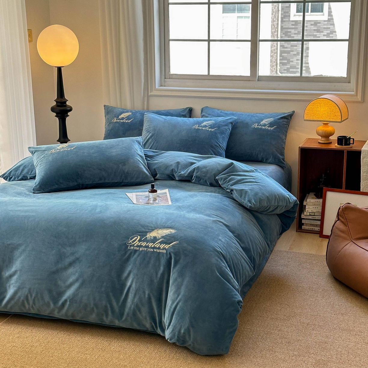 91家纺网 家纺一手货源 找家纺 （总）爱彼家纺 2025新款牛奶绒刺绣四件套--羽毛系列-风格一