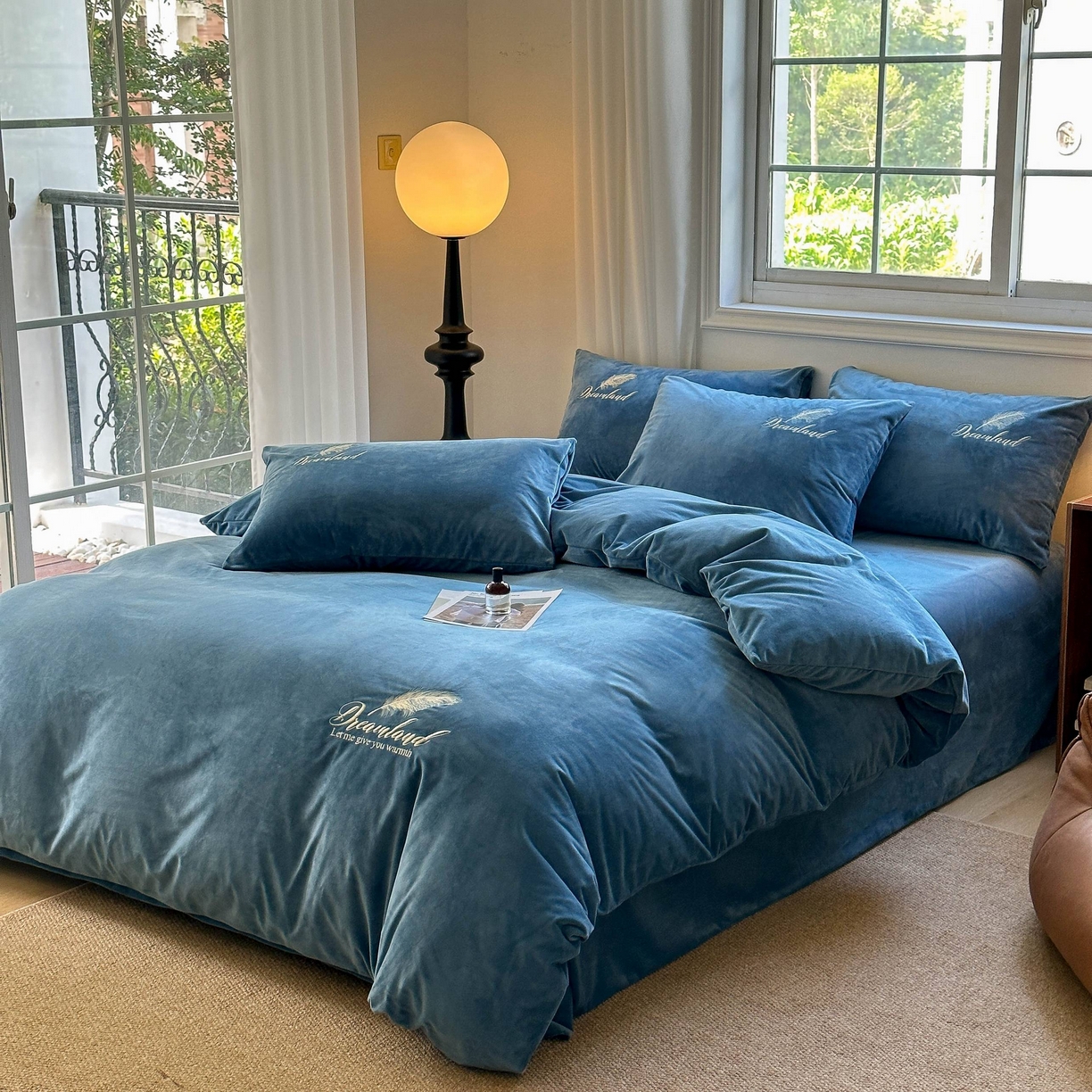 91家纺网 家纺一手货源 找家纺 （总）爱彼家纺 2025新款牛奶绒刺绣四件套--羽毛系列-风格一