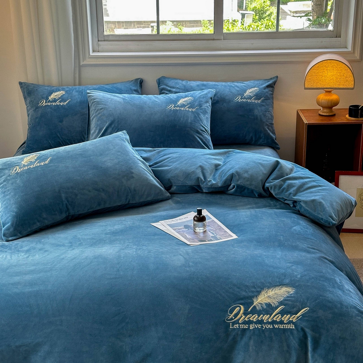 91家纺网 家纺一手货源 找家纺 （总）爱彼家纺 2025新款牛奶绒刺绣四件套--羽毛系列-风格一