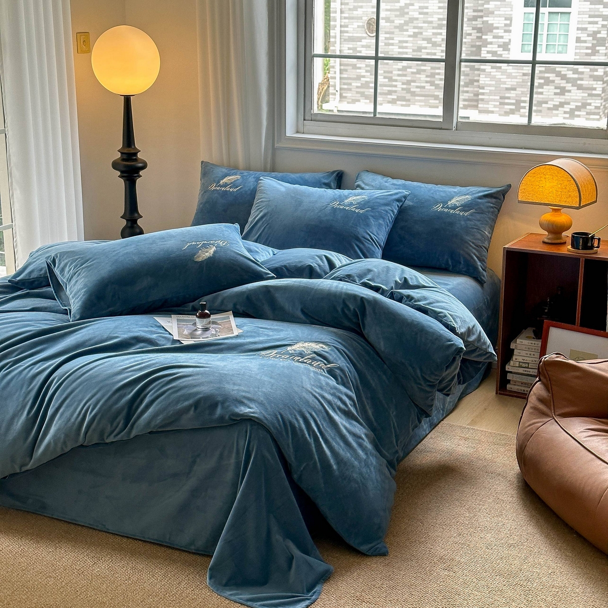 91家纺网 家纺一手货源 找家纺 （总）爱彼家纺 2025新款牛奶绒刺绣四件套--羽毛系列-风格一