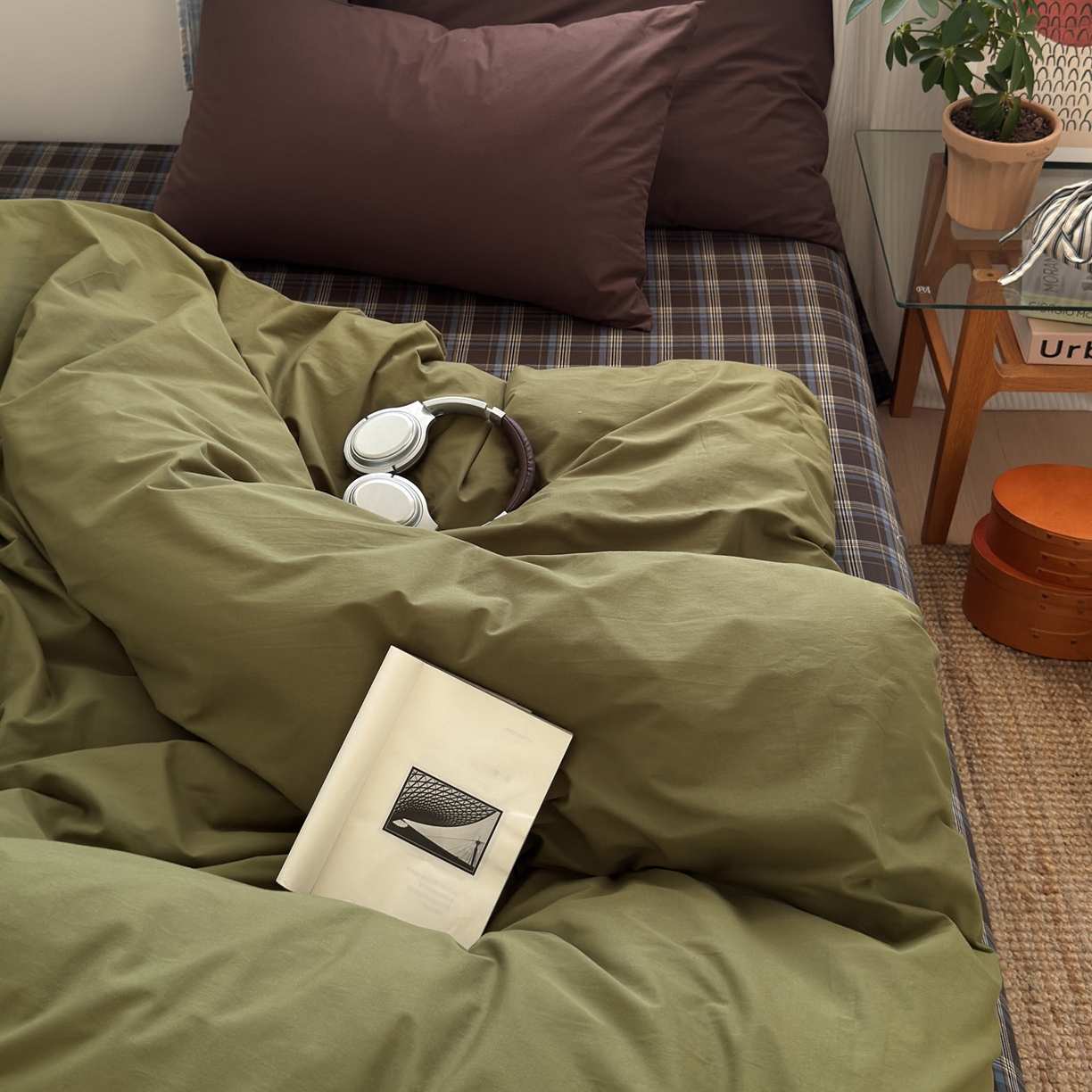 91家纺网 家纺一手货源 找家纺 玖弘家居 2025新款纯色被套格子单混搭四件套 海岸蓝格-橄榄绿（枕套巧克力棕）