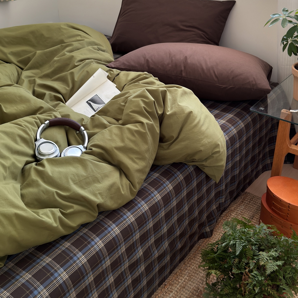 91家纺网 家纺一手货源 找家纺 玖弘家居 2025新款纯色被套格子单混搭四件套 海岸蓝格-橄榄绿（枕套巧克力棕）