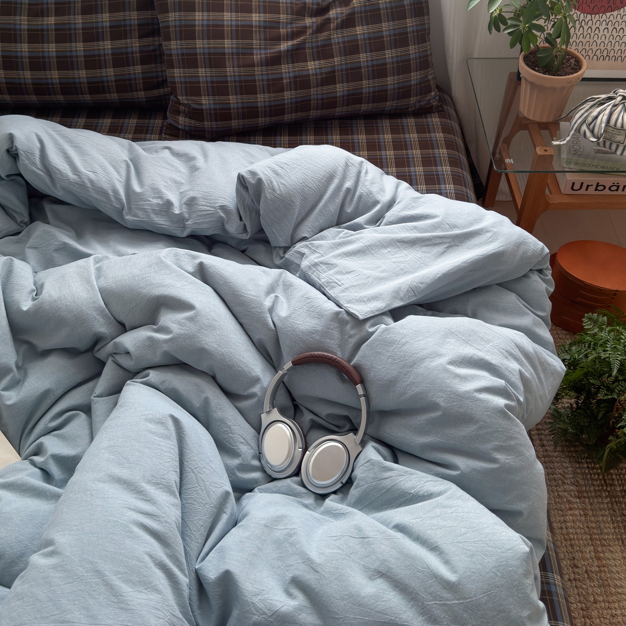 91家纺网 家纺一手货源 找家纺 玖弘家居 2025新款纯色被套格子单混搭四件套 海岸蓝格-浅蓝（枕套格子）