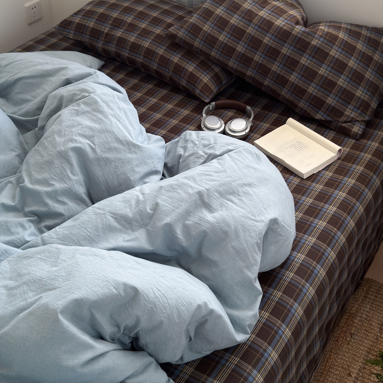 91家纺网 家纺一手货源 找家纺 玖弘家居 2025新款纯色被套格子单混搭四件套 海岸蓝格-浅蓝（枕套格子）