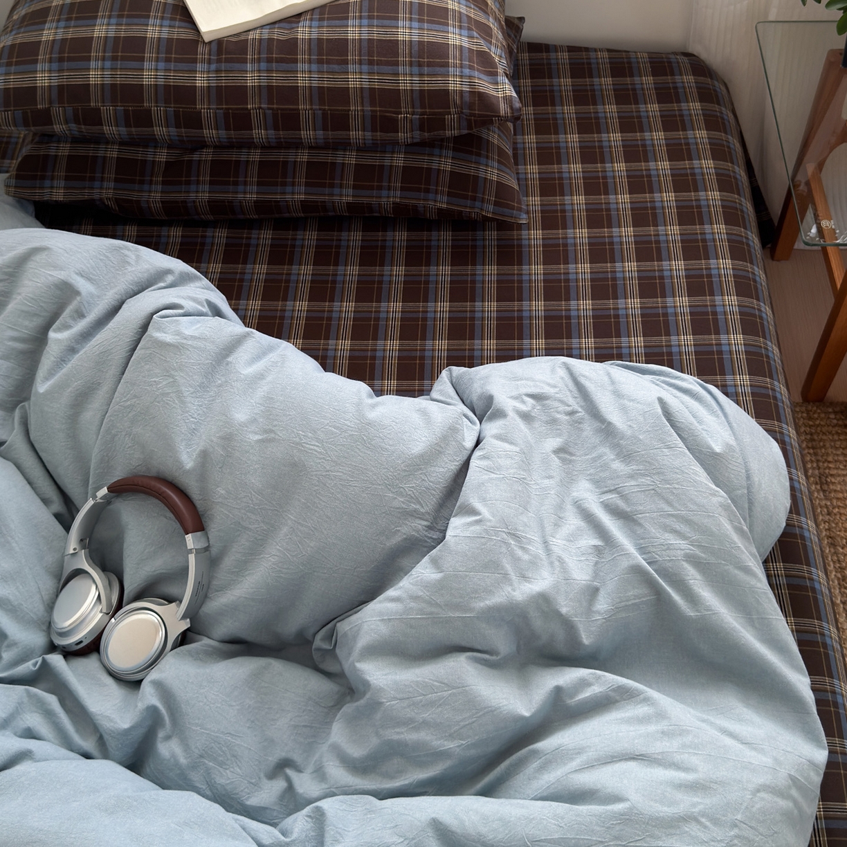 91家纺网 家纺一手货源 找家纺 玖弘家居 2025新款纯色被套格子单混搭四件套 海岸蓝格-浅蓝（枕套格子）