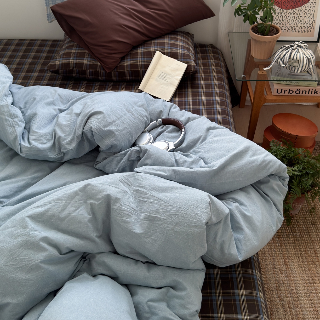 91家纺网 家纺一手货源 找家纺 玖弘家居 2025新款纯色被套格子单混搭四件套 海岸蓝格-浅蓝(枕套格子+巧克力棕）