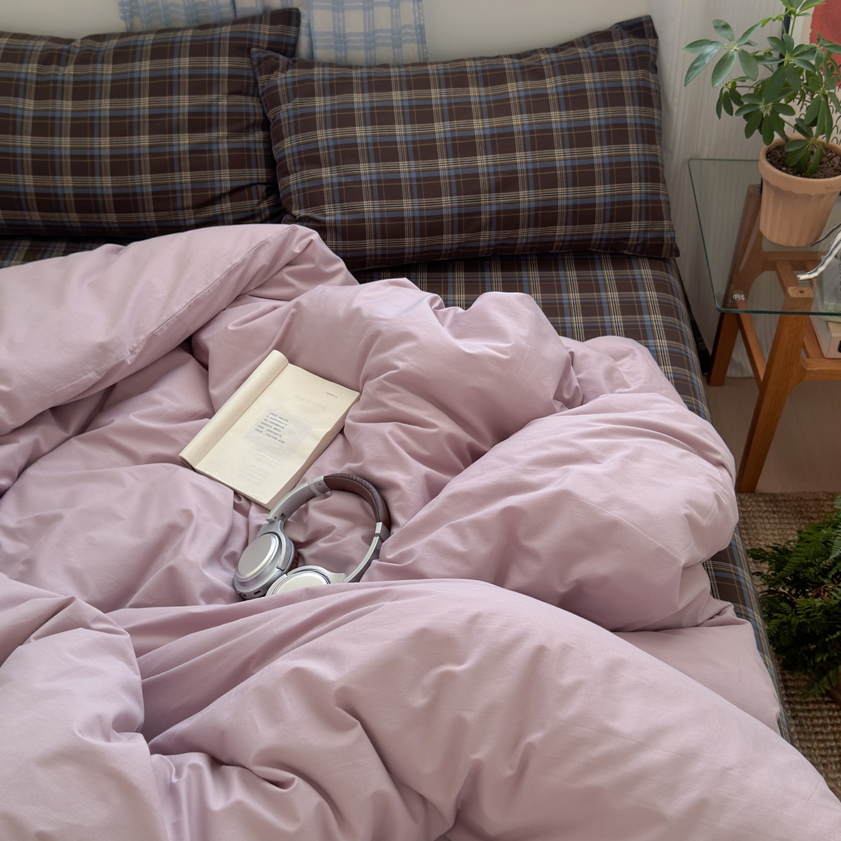 91家纺网 家纺一手货源 找家纺 玖弘家居 2025新款纯色被套格子单混搭四件套 海岸蓝格-芋紫(枕套格子)