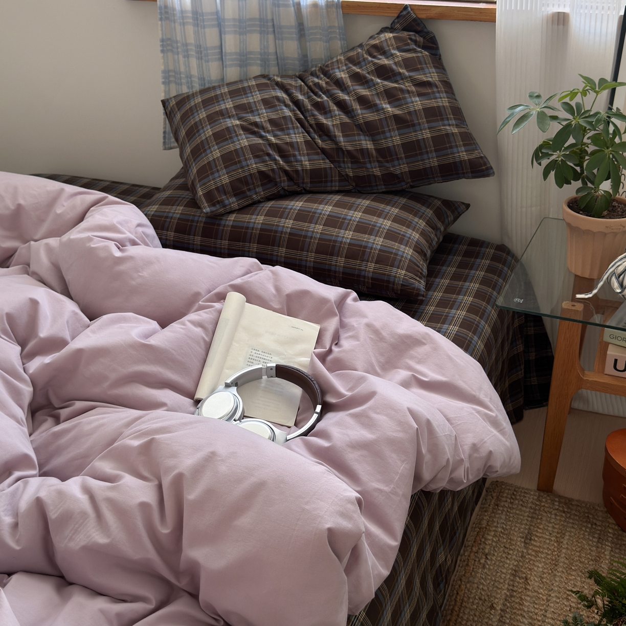 91家纺网 家纺一手货源 找家纺 玖弘家居 2025新款纯色被套格子单混搭四件套 海岸蓝格-芋紫(枕套格子)