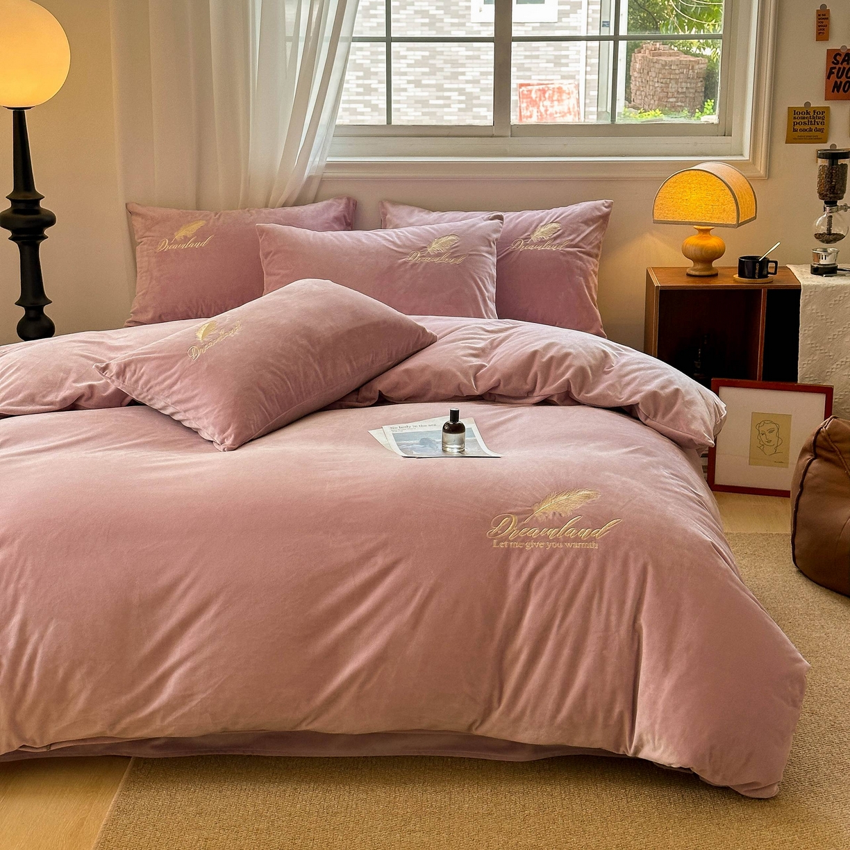 91家纺网 家纺一手货源 找家纺 （总）爱彼家纺 2025新款牛奶绒刺绣四件套--羽毛系列-风格一