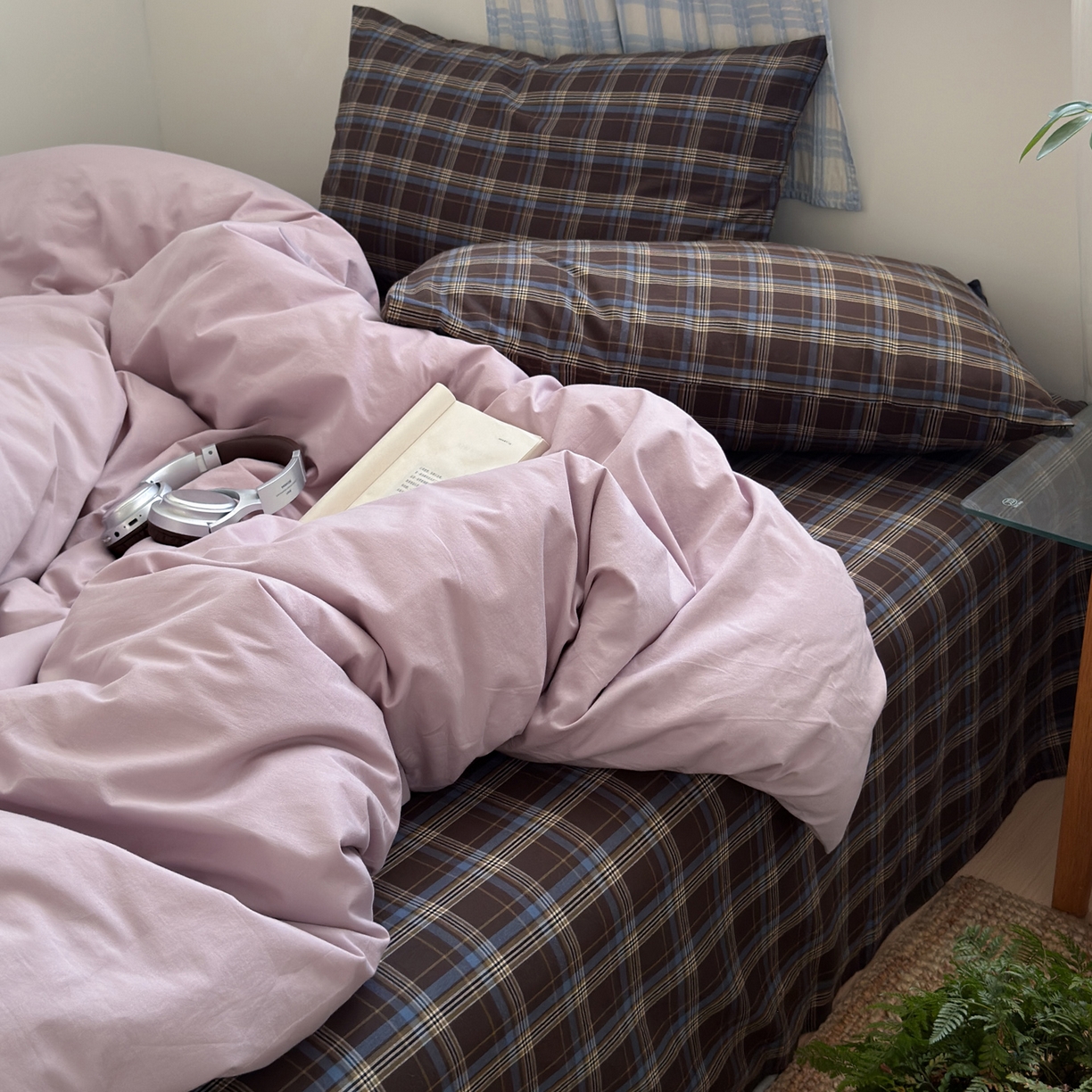 91家纺网 家纺一手货源 找家纺 玖弘家居 2025新款纯色被套格子单混搭四件套 海岸蓝格-芋紫(枕套格子)