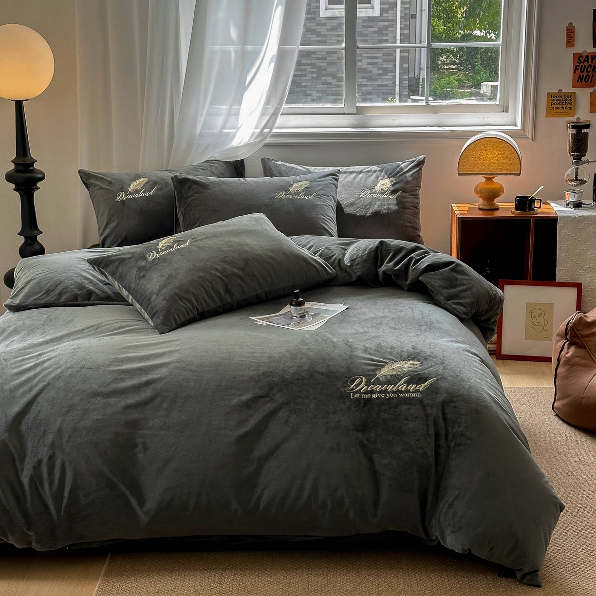 91家纺网 家纺一手货源 找家纺 （总）爱彼家纺 2025新款牛奶绒刺绣四件套--羽毛系列-风格一