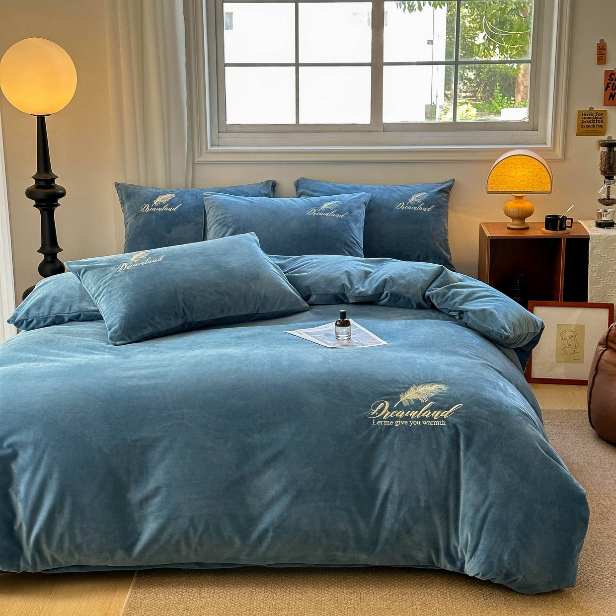 爱彼家纺 2025新款牛奶绒刺绣四件套--羽毛系列-风格一 羽毛-宝蓝