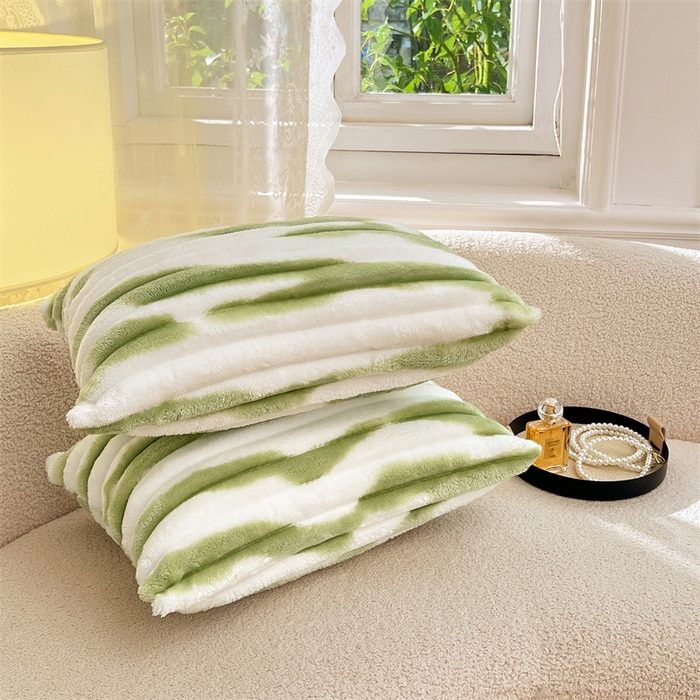 91家纺网 家纺一手货源 找家纺 梦舒羽 2025新款法莱绒抱枕套法兰绒枕套宿舍枕芯套兔毛绒30x50枕头套-抽条 法莱绒抽条-梦幻果绿