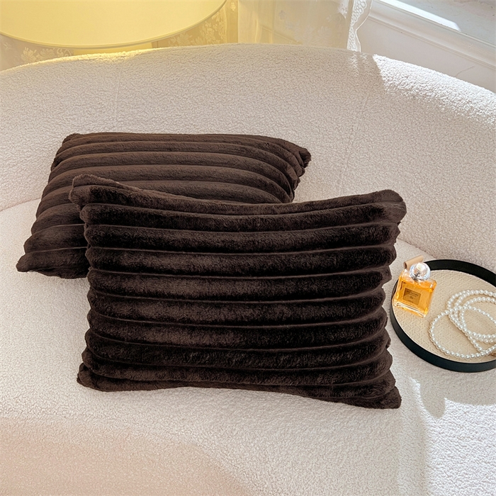 91家纺网 家纺一手货源 找家纺 梦舒羽 2025新款法莱绒抱枕套法兰绒枕套宿舍枕芯套兔毛绒30x50枕头套-抽条 法莱绒抽条-咖啡色