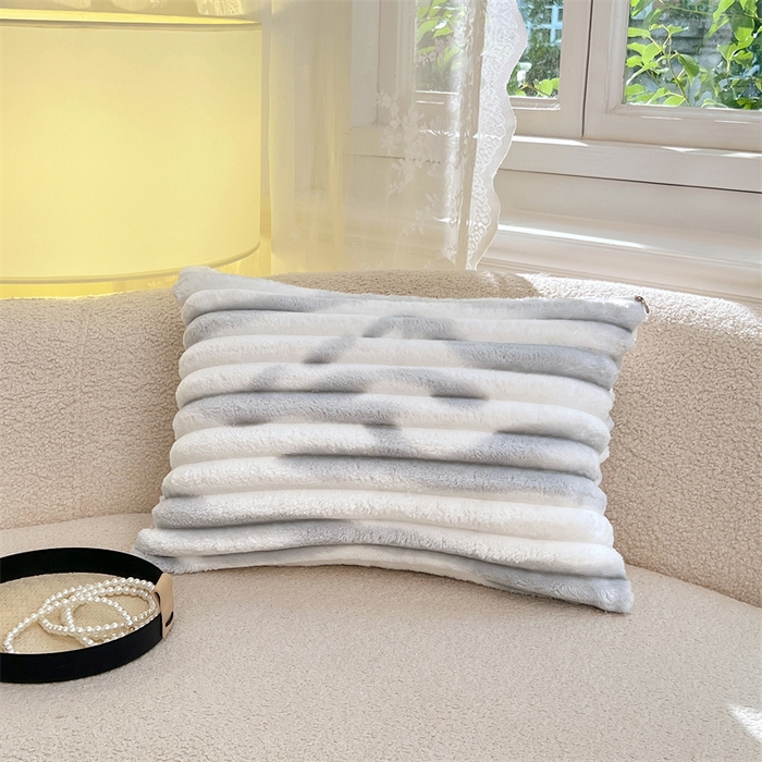 91家纺网 家纺一手货源 找家纺 梦舒羽 2025新款法莱绒抱枕套法兰绒枕套宿舍枕芯套兔毛绒30x50枕头套-抽条 法莱绒抽条-梦幻浅灰