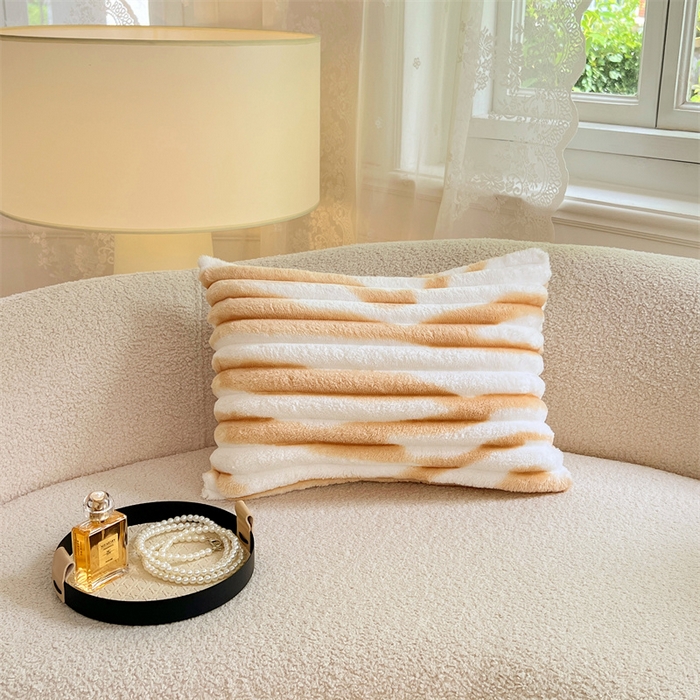 91家纺网 家纺一手货源 找家纺 梦舒羽 2025新款法莱绒抱枕套法兰绒枕套宿舍枕芯套兔毛绒30x50枕头套-抽条 法莱绒抽条-梦幻奶咖