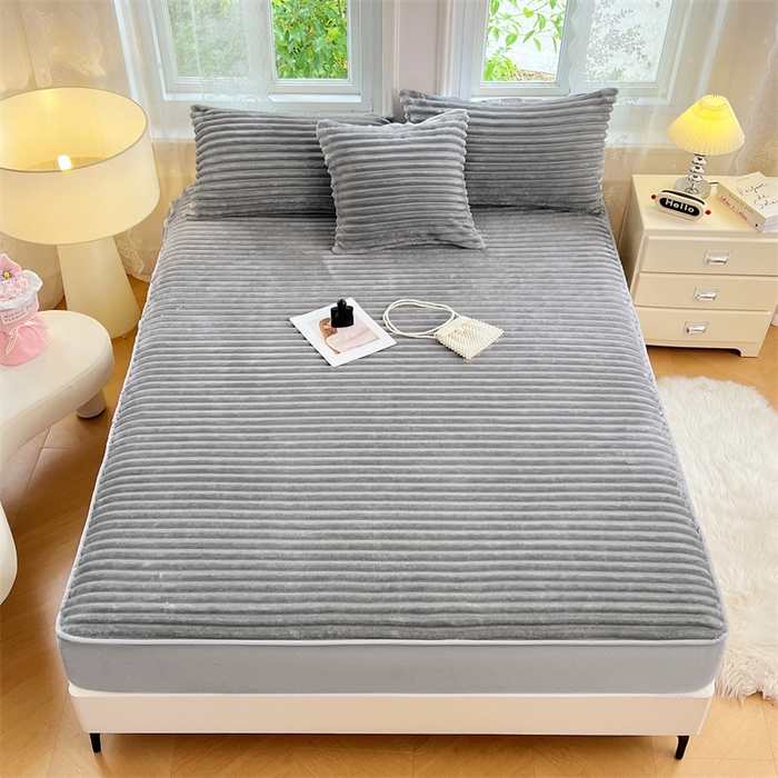 91家纺网 家纺一手货源 找家纺 圣比熊 2025新款法莱绒床笠法兰绒床垫保护套牛奶绒兔毛绒席梦思床垫套-抽条 法莱绒抽条-烟雨灰