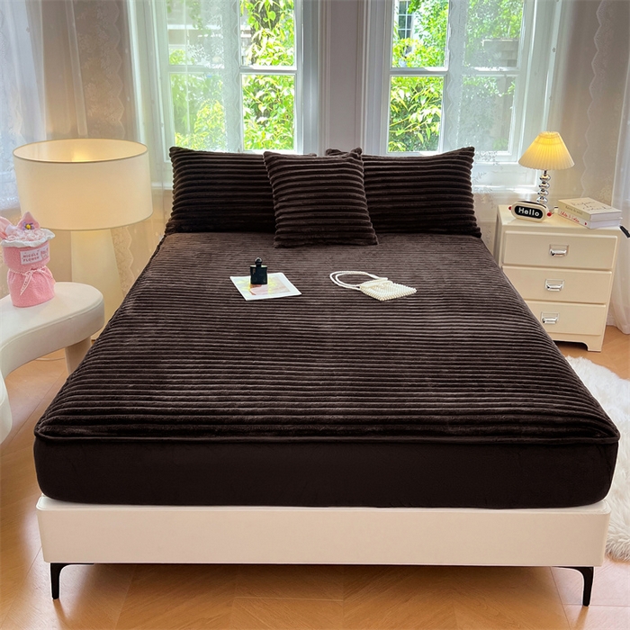 91家纺网 家纺一手货源 找家纺 圣比熊 2025新款法莱绒床笠法兰绒床垫保护套牛奶绒兔毛绒席梦思床垫套-抽条 法莱绒抽条-咖啡色