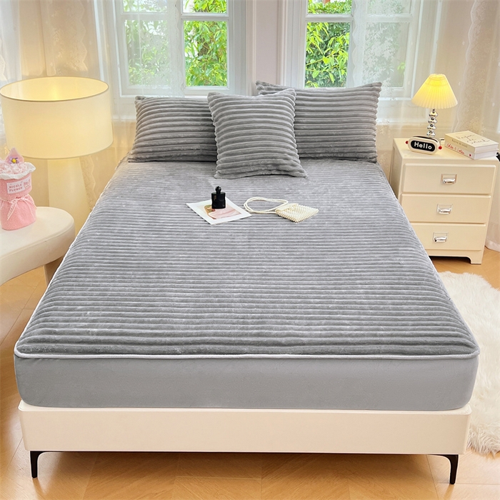 91家纺网 家纺一手货源 找家纺 圣比熊 2025新款法莱绒床笠法兰绒床垫保护套牛奶绒兔毛绒席梦思床垫套-抽条 法莱绒抽条-烟雨灰