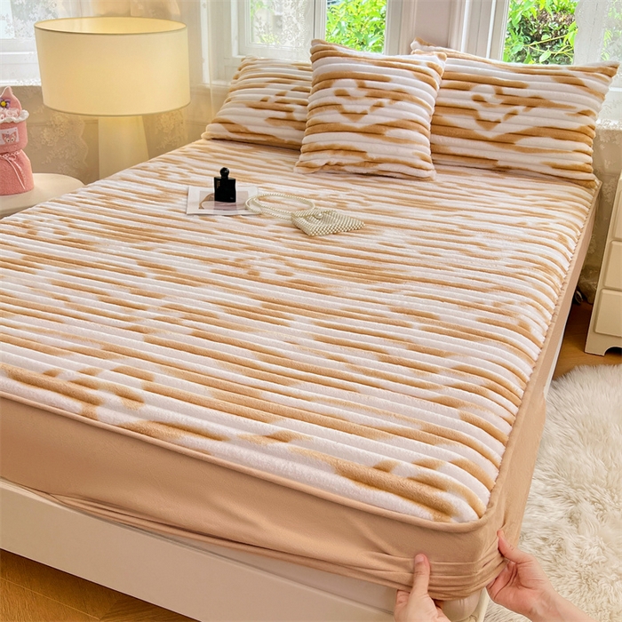 91家纺网 家纺一手货源 找家纺 圣比熊 2025新款法莱绒床笠法兰绒床垫保护套牛奶绒兔毛绒席梦思床垫套-抽条 法莱绒抽条-梦幻奶咖