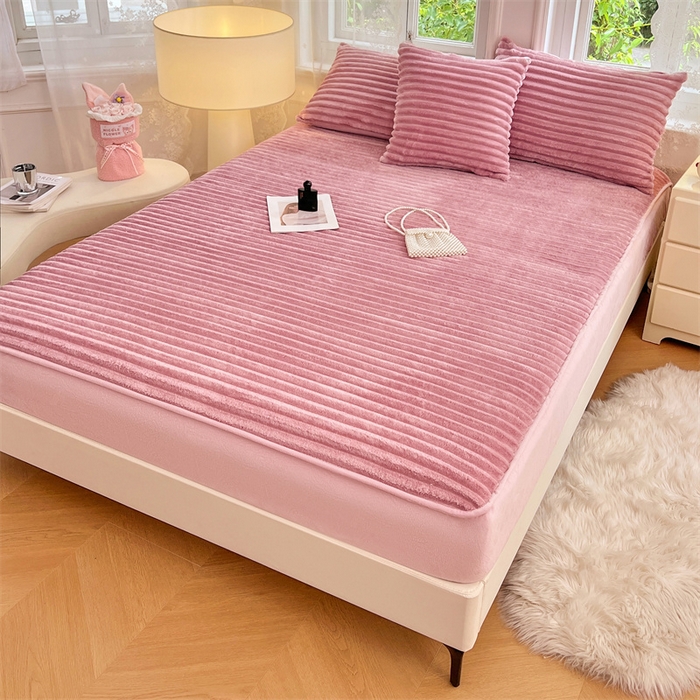 91家纺网 家纺一手货源 找家纺 圣比熊 2025新款法莱绒床笠法兰绒床垫保护套牛奶绒兔毛绒席梦思床垫套-抽条 法莱绒抽条-云梦粉