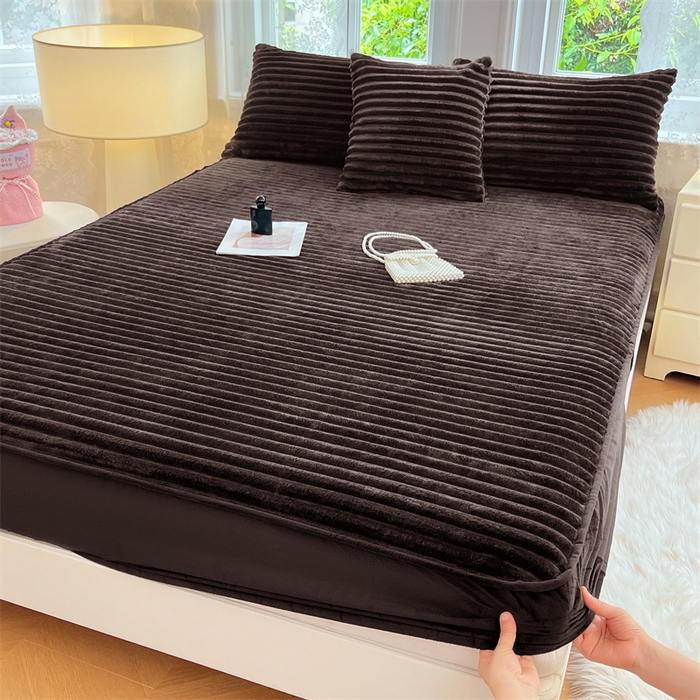 91家纺网 家纺一手货源 找家纺 圣比熊 2025新款法莱绒床笠法兰绒床垫保护套牛奶绒兔毛绒席梦思床垫套-抽条 法莱绒抽条-咖啡色