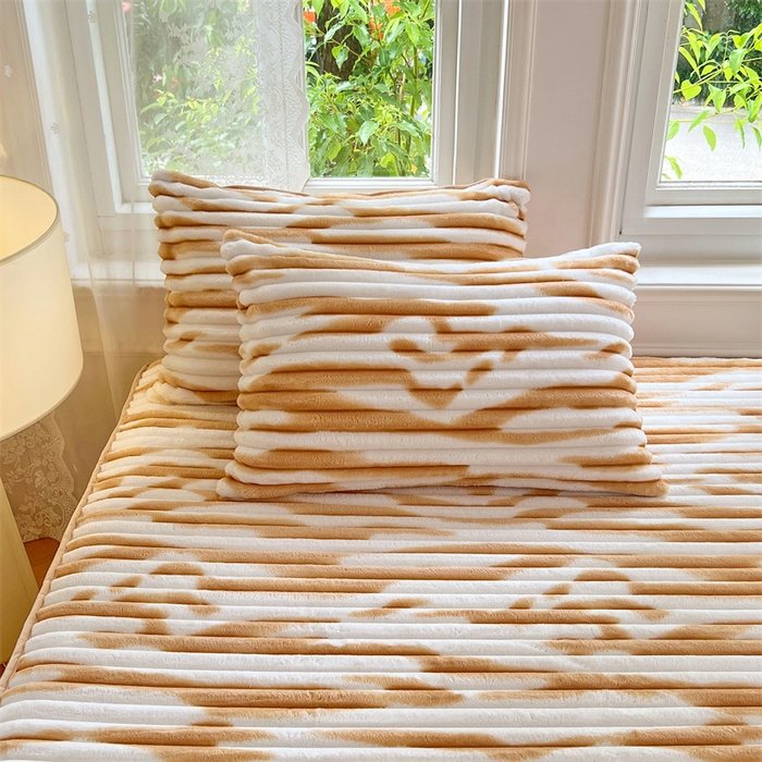 91家纺网 家纺一手货源 找家纺 圣比熊 2025新款法莱绒床笠法兰绒床垫保护套牛奶绒兔毛绒席梦思床垫套-抽条 法莱绒抽条-梦幻奶咖