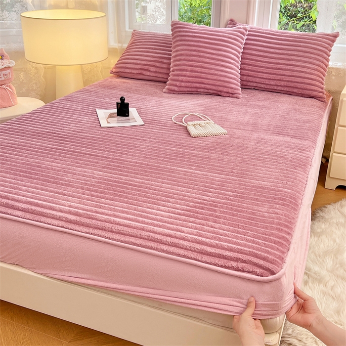 91家纺网 家纺一手货源 找家纺 圣比熊 2025新款法莱绒床笠法兰绒床垫保护套牛奶绒兔毛绒席梦思床垫套-抽条 法莱绒抽条-云梦粉