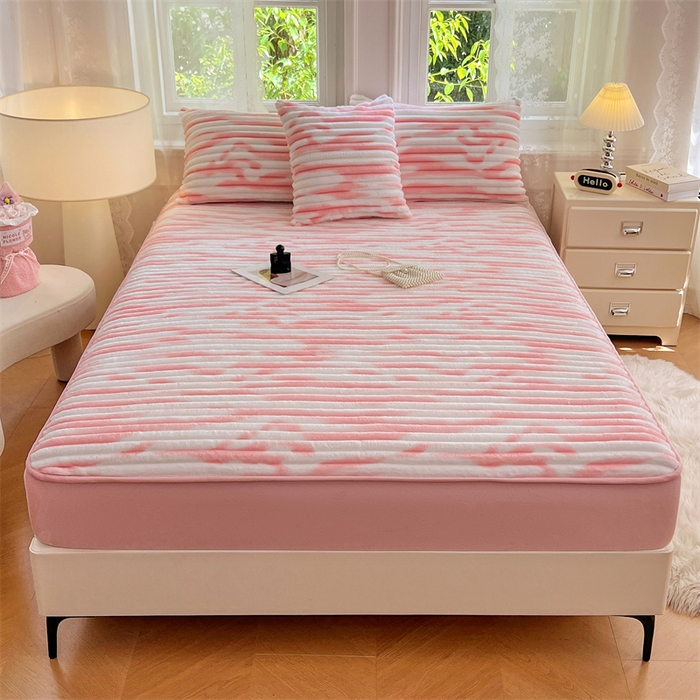 91家纺网 家纺一手货源 找家纺 圣比熊 2025新款法莱绒床笠法兰绒床垫保护套牛奶绒兔毛绒席梦思床垫套-抽条 法莱绒抽条-梦幻樱粉