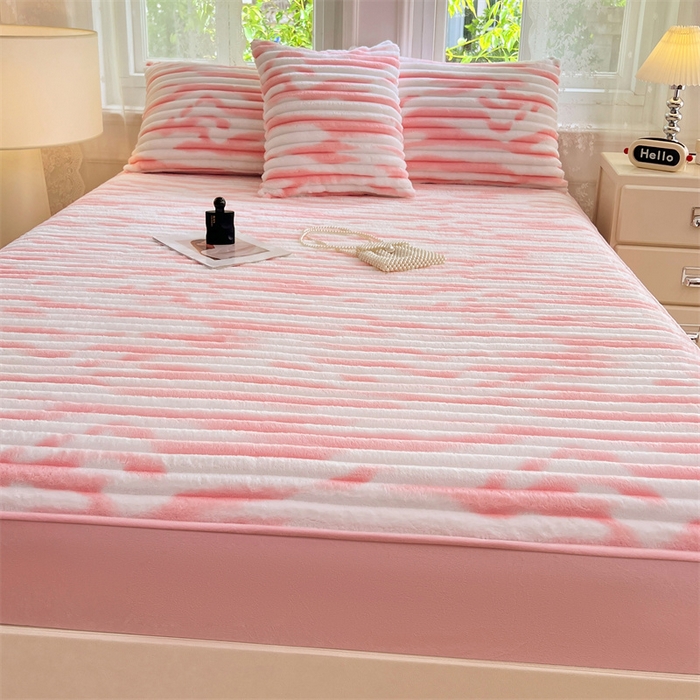91家纺网 家纺一手货源 找家纺 圣比熊 2025新款法莱绒床笠法兰绒床垫保护套牛奶绒兔毛绒席梦思床垫套-抽条 法莱绒抽条-梦幻樱粉