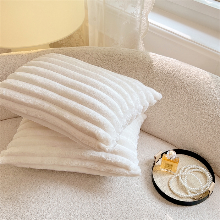 91家纺网 家纺一手货源 找家纺 梦舒羽 2025新款法莱绒抱枕套法兰绒枕套宿舍枕芯套兔毛绒30x50枕头套-抽条 法莱绒抽条-晨曦白