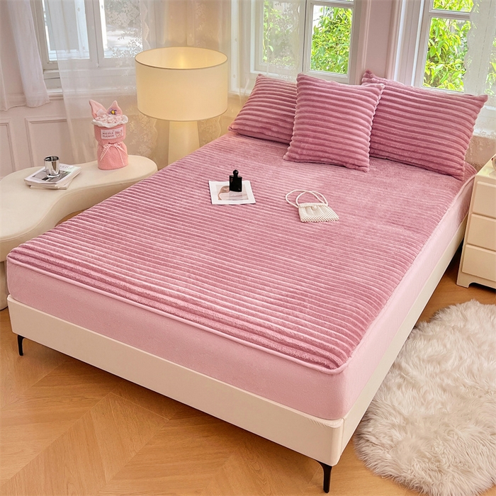 91家纺网 家纺一手货源 找家纺 圣比熊 2025新款法莱绒床笠法兰绒床垫保护套牛奶绒兔毛绒席梦思床垫套-抽条 法莱绒抽条-云梦粉