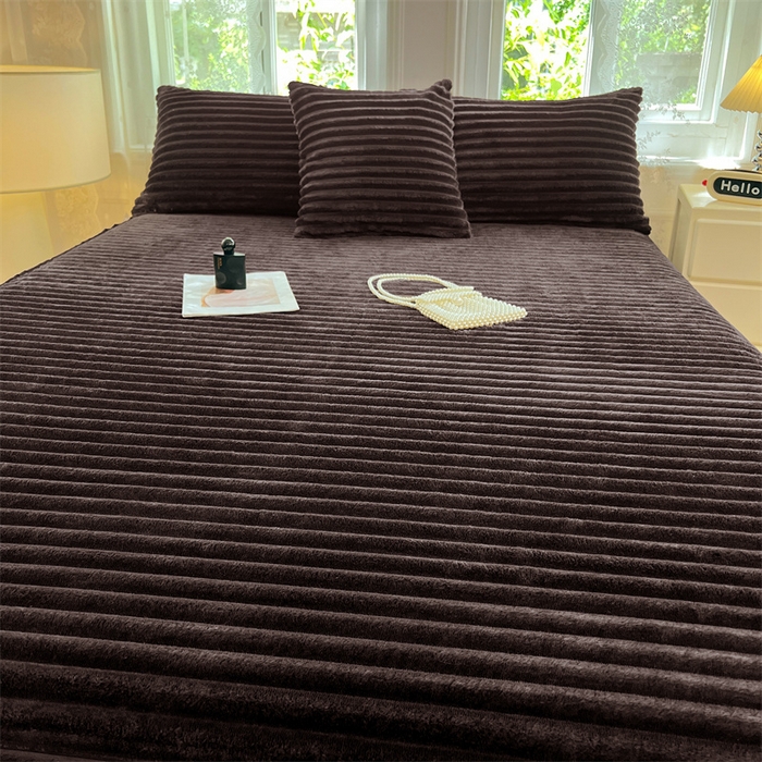 91家纺网 家纺一手货源 找家纺 圣比熊 2025新款法莱绒床笠法兰绒床垫保护套牛奶绒兔毛绒席梦思床垫套-抽条 法莱绒抽条-咖啡色