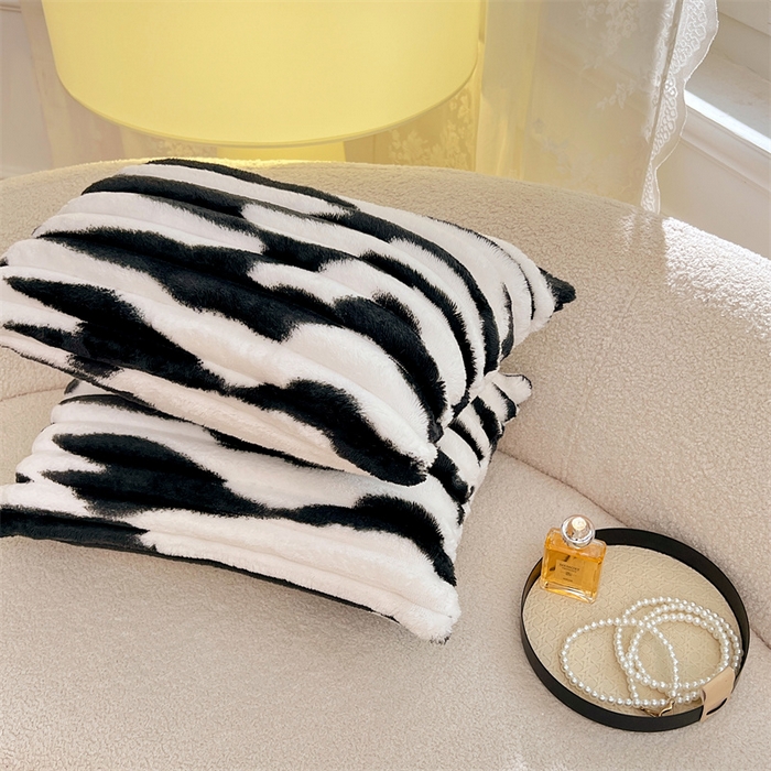 91家纺网 家纺一手货源 找家纺 梦舒羽 2025新款法莱绒抱枕套法兰绒枕套宿舍枕芯套兔毛绒30x50枕头套-抽条 法莱绒抽条-梦幻墨白