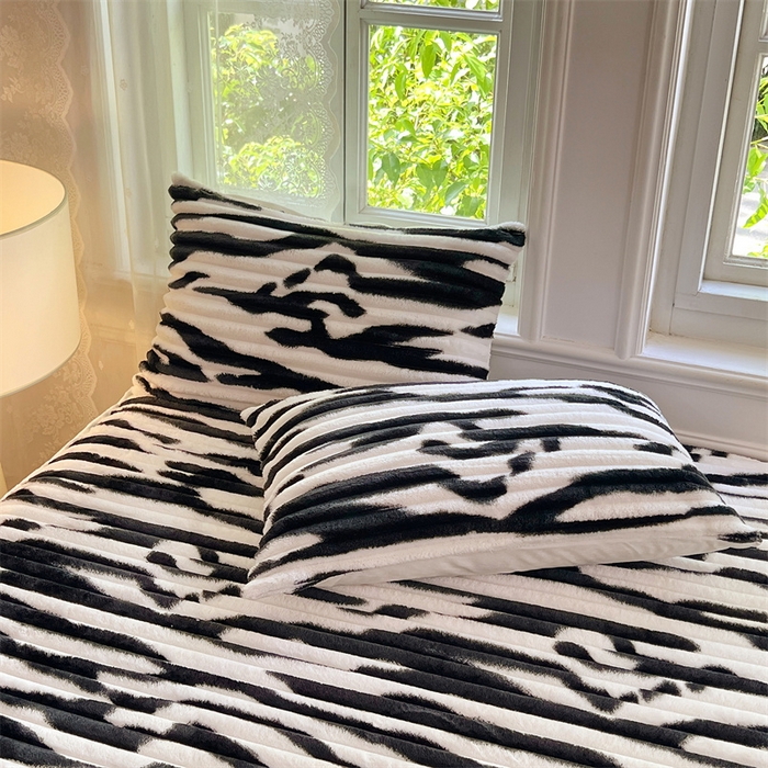 91家纺网 家纺一手货源 找家纺 圣比熊 2025新款法莱绒床笠法兰绒床垫保护套牛奶绒兔毛绒席梦思床垫套-抽条 法莱绒抽条-梦幻墨白