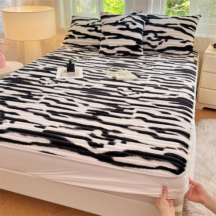 91家纺网 家纺一手货源 找家纺 圣比熊 2025新款法莱绒床笠法兰绒床垫保护套牛奶绒兔毛绒席梦思床垫套-抽条 法莱绒抽条-梦幻墨白