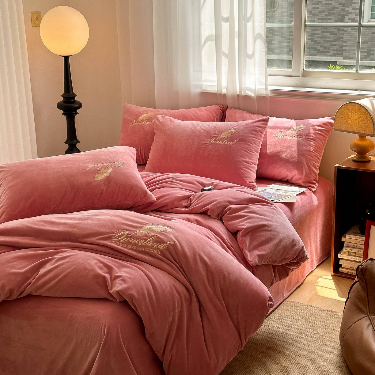 91家纺网 家纺一手货源 找家纺 爱彼家纺 2025新款牛奶绒刺绣四件套--羽毛系列-风格一 羽毛-浅豆