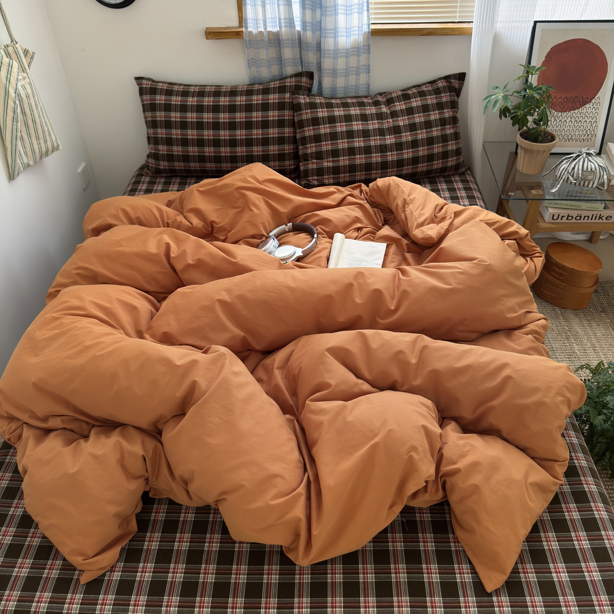 91家纺网 家纺一手货源 找家纺 玖弘家居 2025新款纯色被套格子单混搭四件套 赤线红格-南瓜橘（枕套格子）