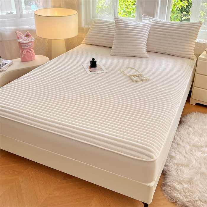 91家纺网 家纺一手货源 找家纺 圣比熊 2025新款法莱绒床笠法兰绒床垫保护套牛奶绒兔毛绒席梦思床垫套-抽条 法莱绒抽条-晨曦白